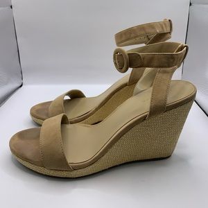 Ann Taylor Biege wedge heel sandal size 8.5M open toe